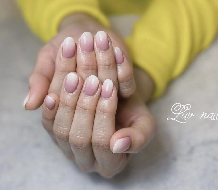 ✨大人可愛い逆グラデーションネイル💅