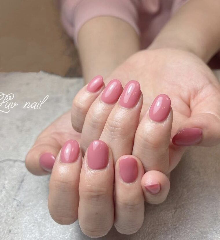 ✨つやつやなピンクワンカラーネイル💅