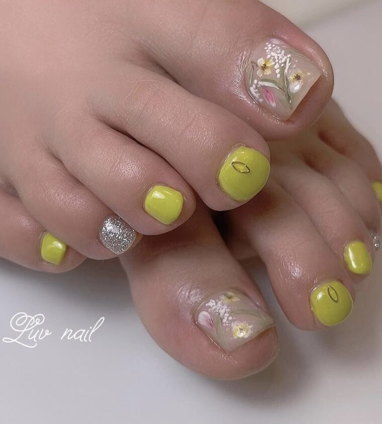 ✨ピスタチオ×フラワーフットネイル💅