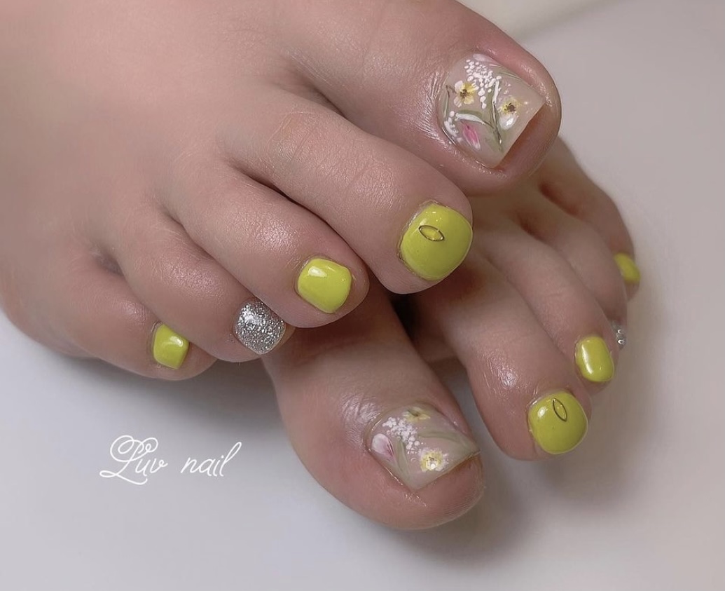 ✨ピスタチオ×フラワーフットネイル💅